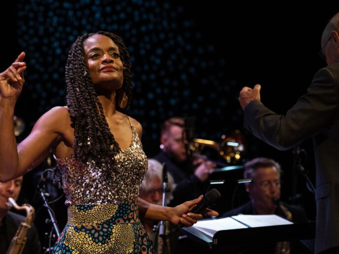 Izaline Calister & band